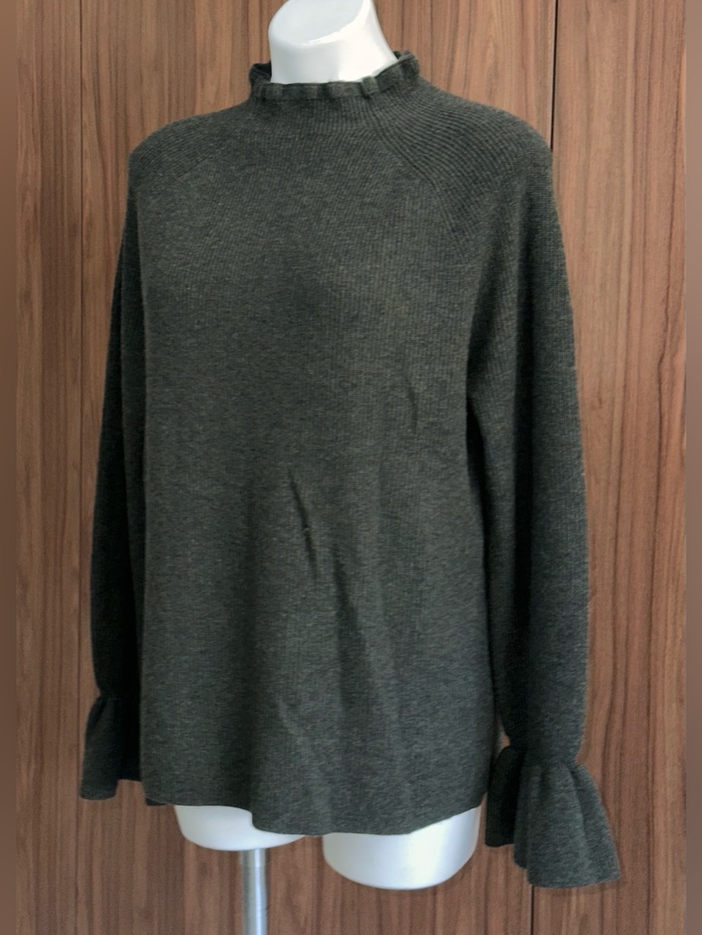 Banana Republic Ribbed Sweater Mock Neck Ruffle Trim Flared Bell Sleeves X-LARGE